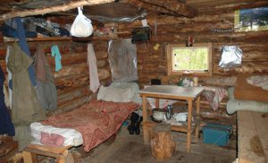 Guardie forestali hanno trovato un serbatoio di acciaio con un lucchetto nel bel mezzo della Taiga e hanno cercato di capire chi lo aveva messo lì. Video.